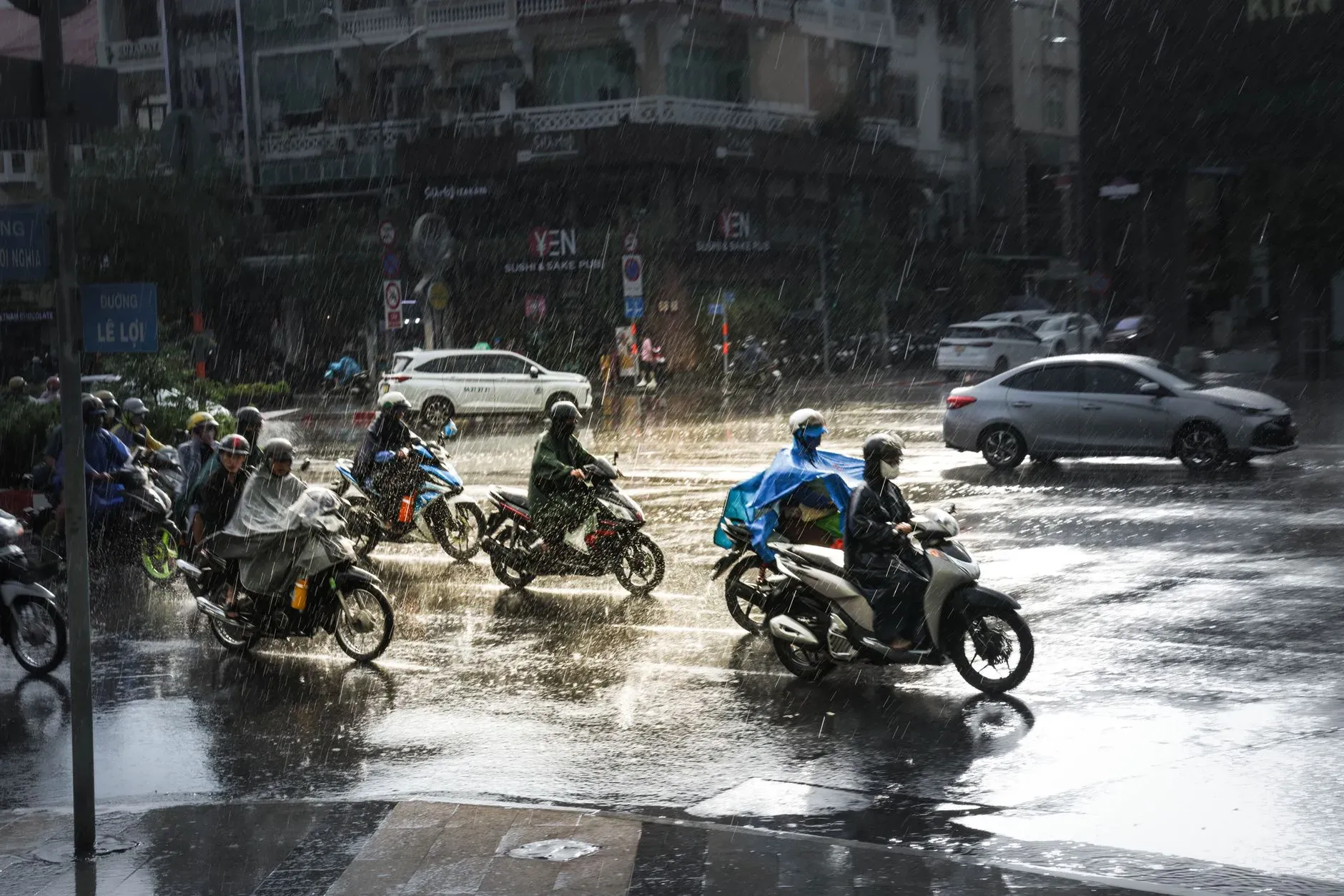 Motor iha tempu chuva, hanesan ita presiza para seguru