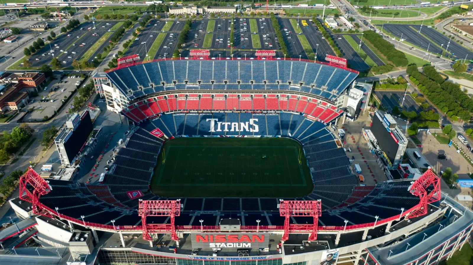 Imajen konstruksaun estádiu foun iha Nashville Tennessee ho trabadador sira no mákina boot ba obra infrastrutura desportu