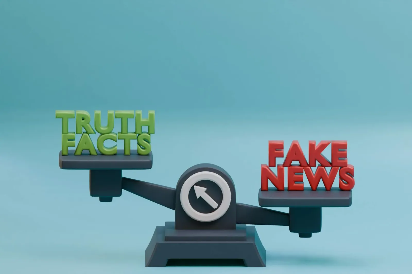Imajen ida ne'ebé hatudu ema ho lupá no jornál, simboliza verifikasaun faktu iha mundu informasaun.