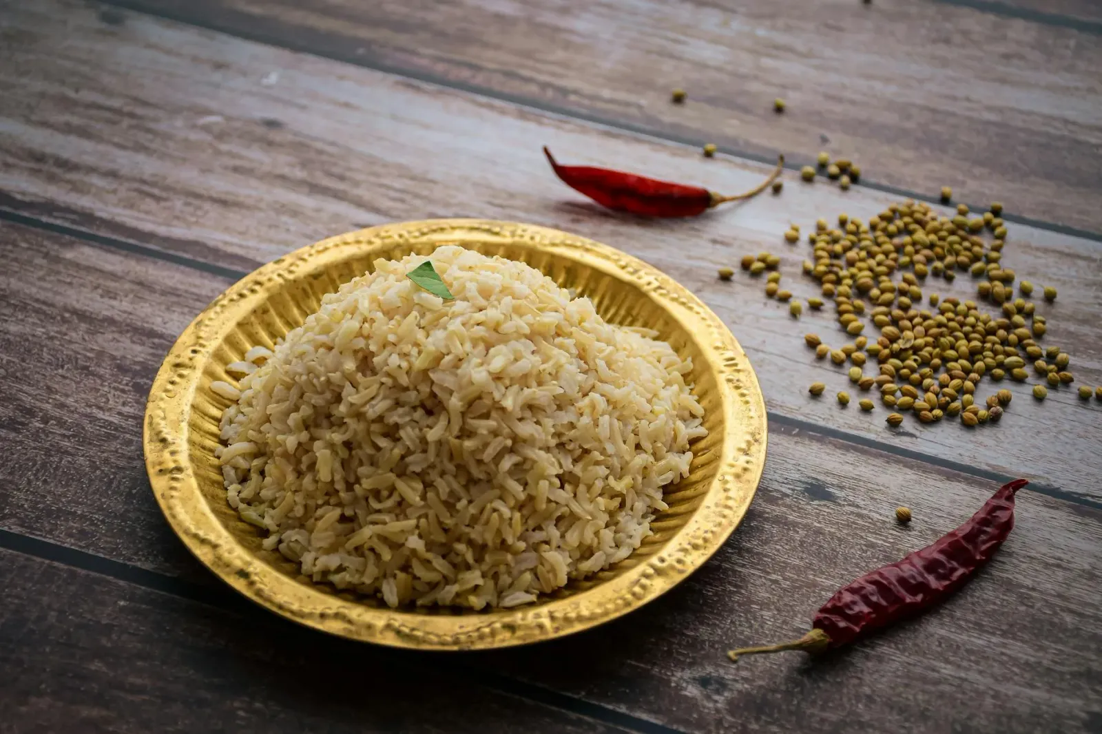 Minister Saúde Karnataka Dinesh Gundu Rao koalia kona-ba fortifikasaun arroz iha eventu saúde, ho arroz fortifikadu iha meja
