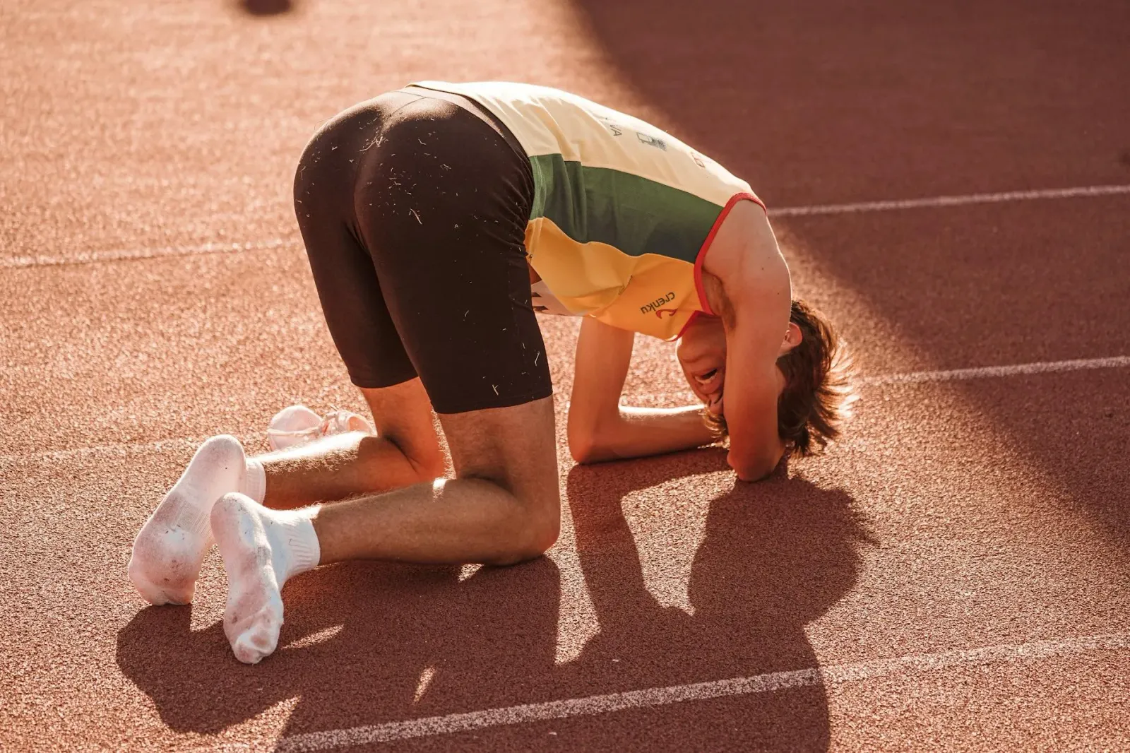 Atleta treinu iha fatin desportu, hatudu resiliénsia no foku ba futuru desportu iha 2025
