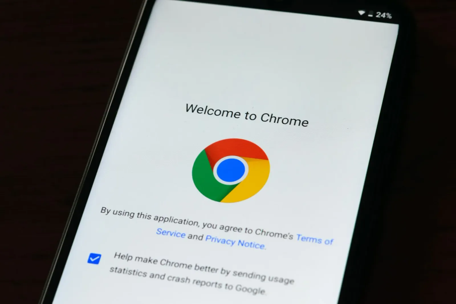 Imajen husi Google Chrome nia pájina buka-saida ho AI Mode atu hatudu mudansa teknolojia