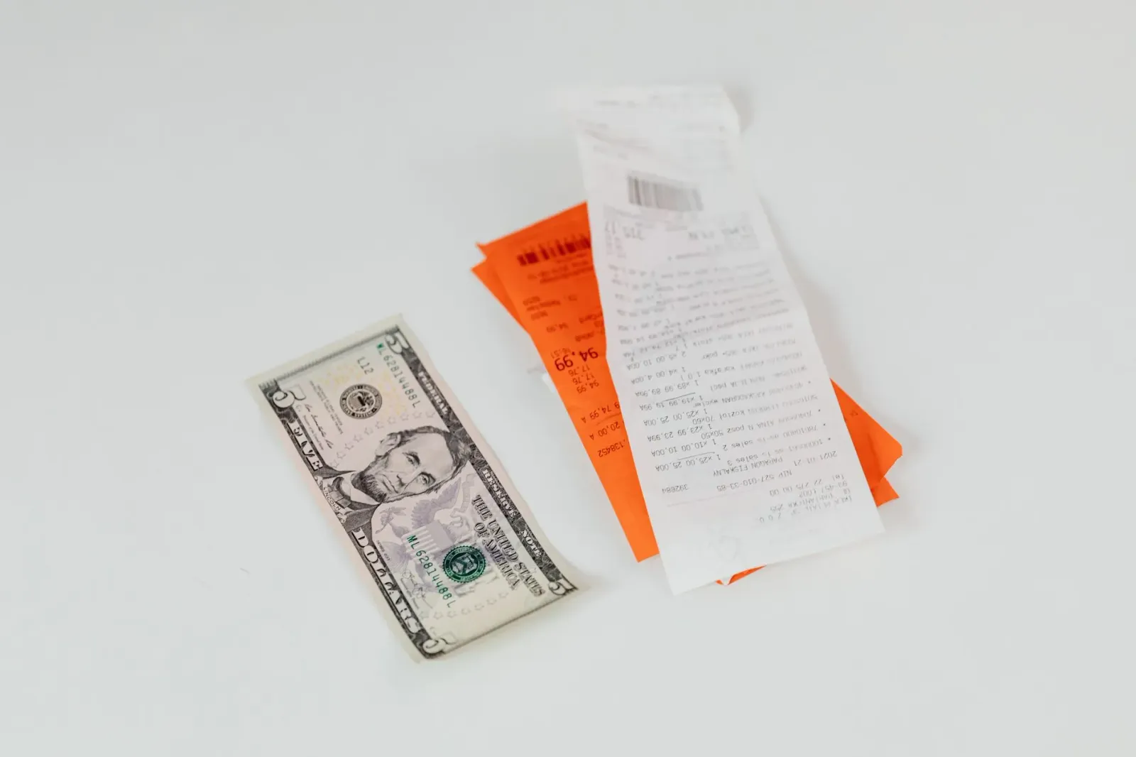 Resibu Walmart 2006 ho sasan 79 ne'ebé sosa ho osan US$161.87, hanesan ezemplu kona-ba mudansa presu no inflasaun