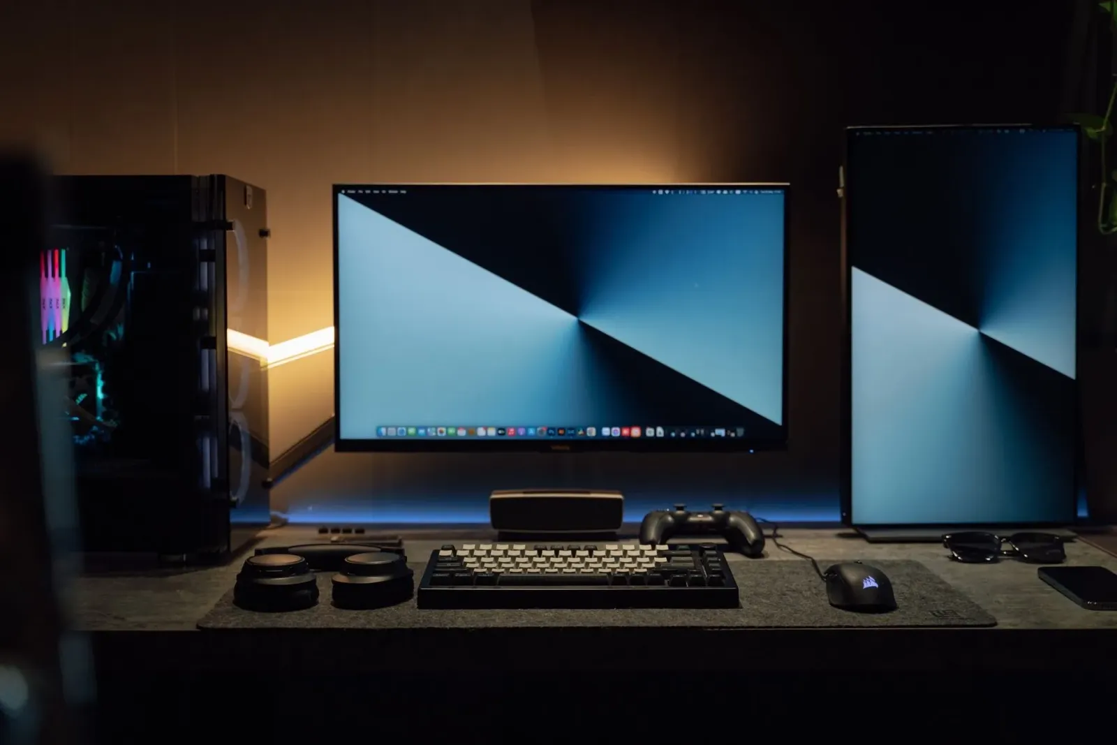 Iman monitor Samsung iha roda iha sala kona-ba entretenimentu, no adaptador bluetooth iha mesa, hanesan ne'e mak muda oinsá i