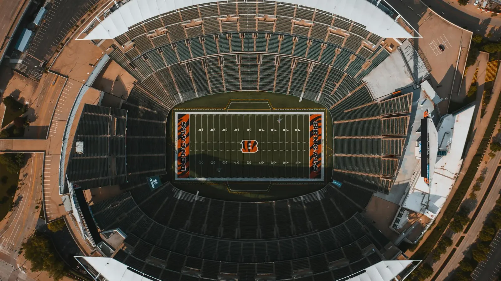 Imajen hosi treinu tria defensivu Cincinnati Bengals, ho atleta sira foka ba evolução