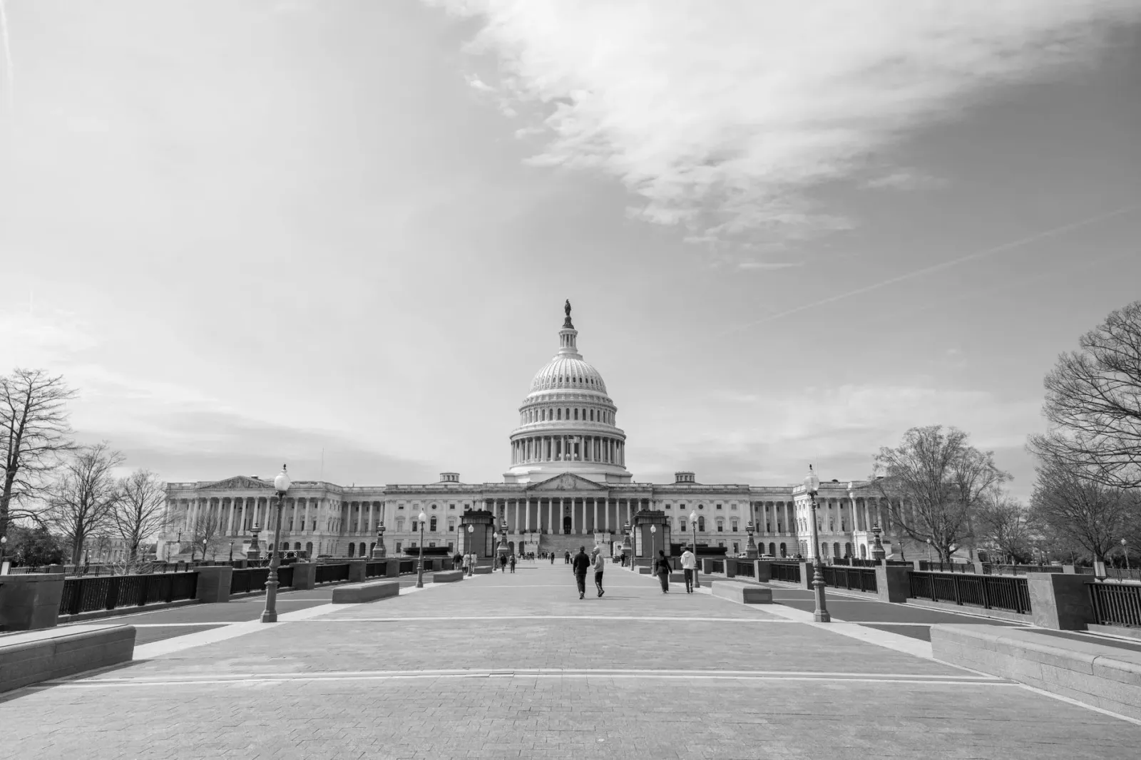 Rep. Lauren Boebert, kongresista husi Colorado, la'o iha liur Kapítoliu Estadus Unidus, iha okasiun entrevista jornalista ne'