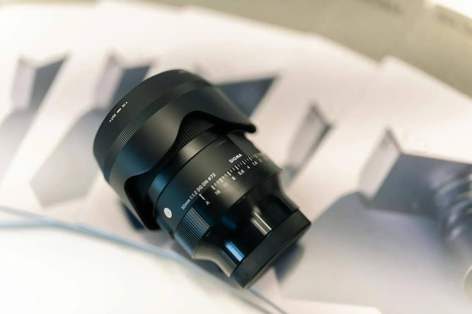 Lente SIGMA AF Cine Zoom modernu ho teknolojia AI ne'ebé ajuda kineasta atu halo tracking objetu ho automátiku no presizu iha