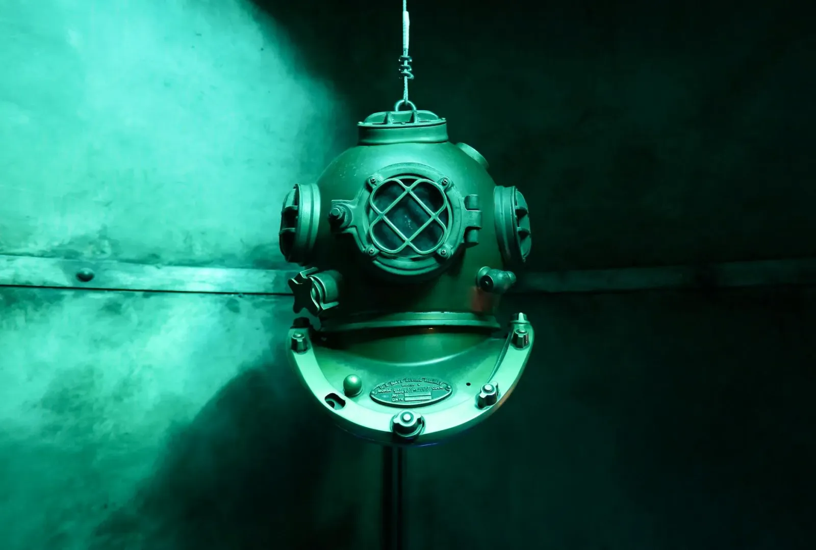 Drone submarinu AUKUS ne'ebé la ho tripulasaun iha tasi laran, ho kabu submarinu iha fundu, ilustrasaun teknolojia militar mo