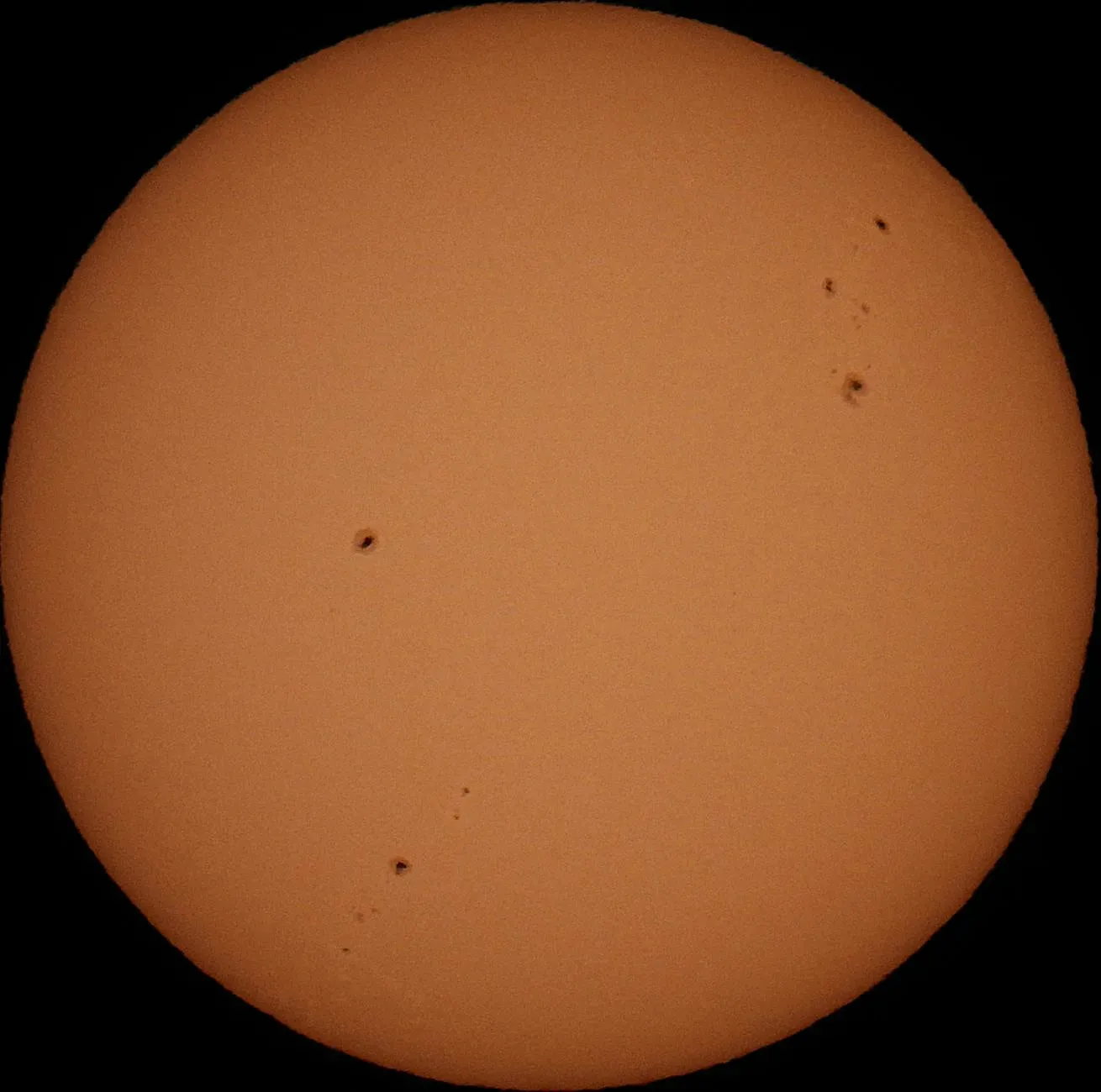 Imajen husi Observatóriu Solar Kodaikanal iha Índia, ne'ebé mak rekolla dadus kona-ba mancha solar durante tinan 100 resin, h
