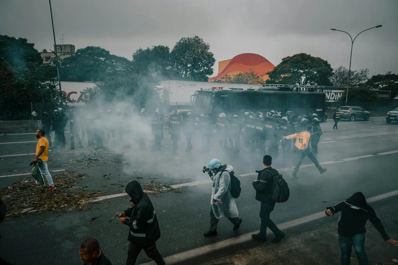 Polísia Kenya halo tiha tear gas atu dispersa protestu iha Nanyuki kontra sentru kuarentena Ebola husi EUA