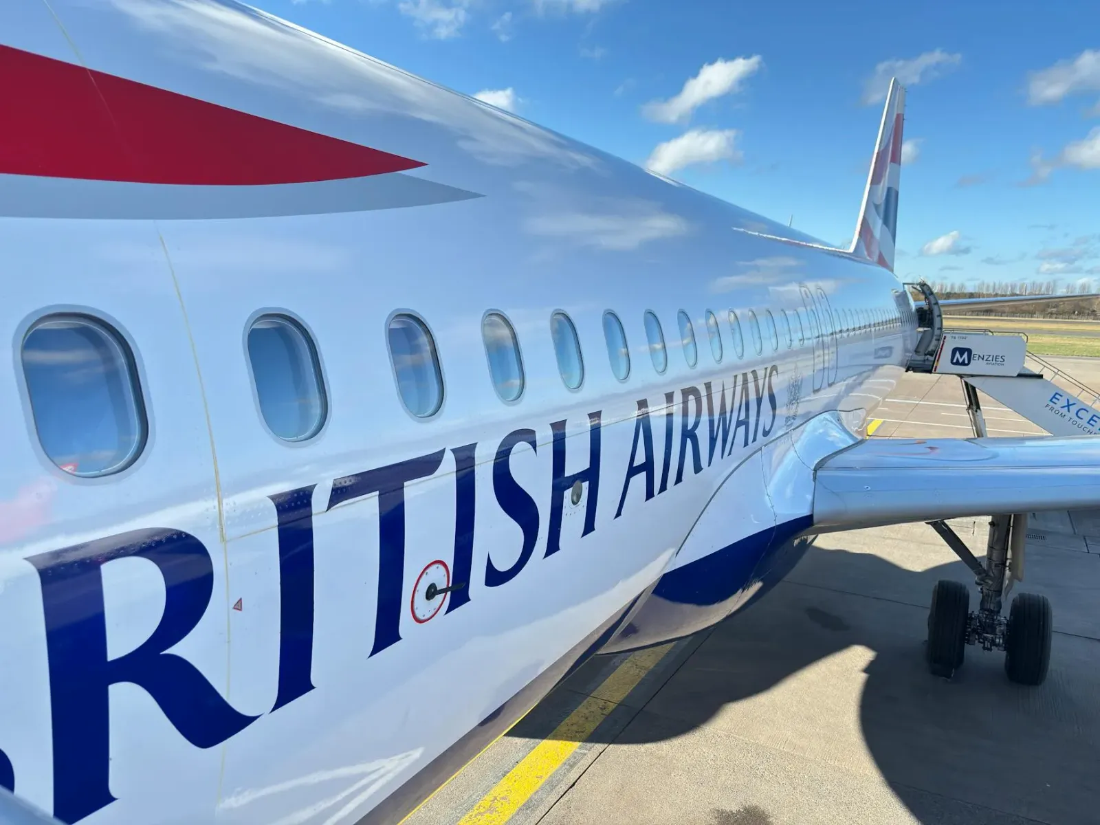 Ekipa futebol Inglaterra sa'e aviaun iha Birmingham Airport ba Florida ba Mundial 2026