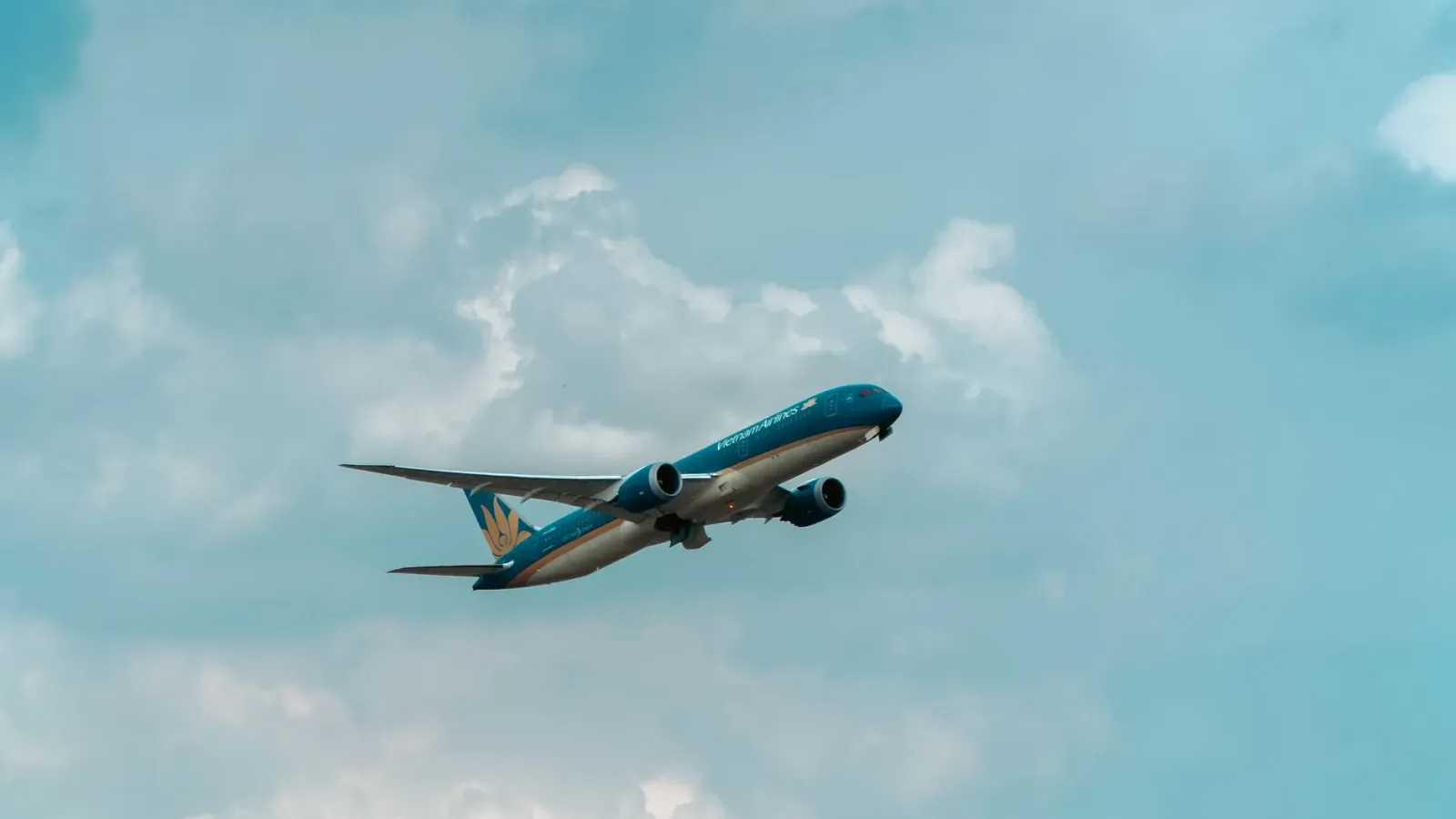 Imajen aeroplanu sei hakotu hodi viaja ba mundu, haree pasu ita nia moris iha mudansa.