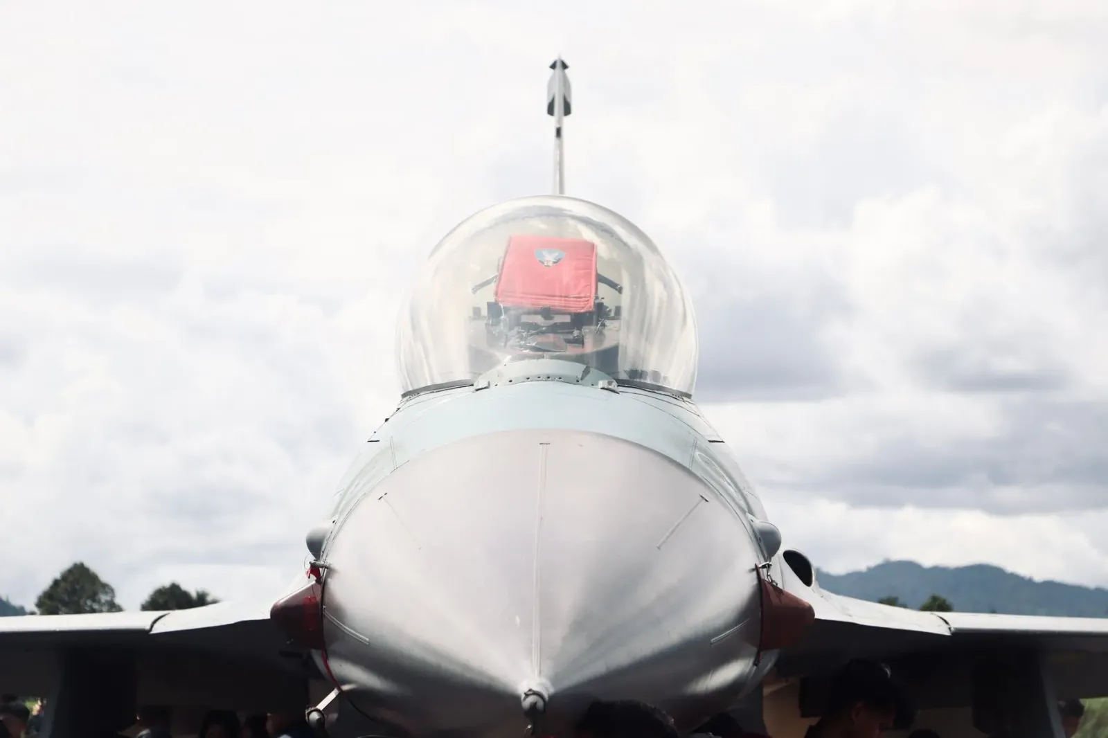 Avião jet KF-21 Boramae hosi Koreia Súl ne'ebé prontu ba entrega ba Indonézia, ho paint azul no bandeira rua iha asa, iha han