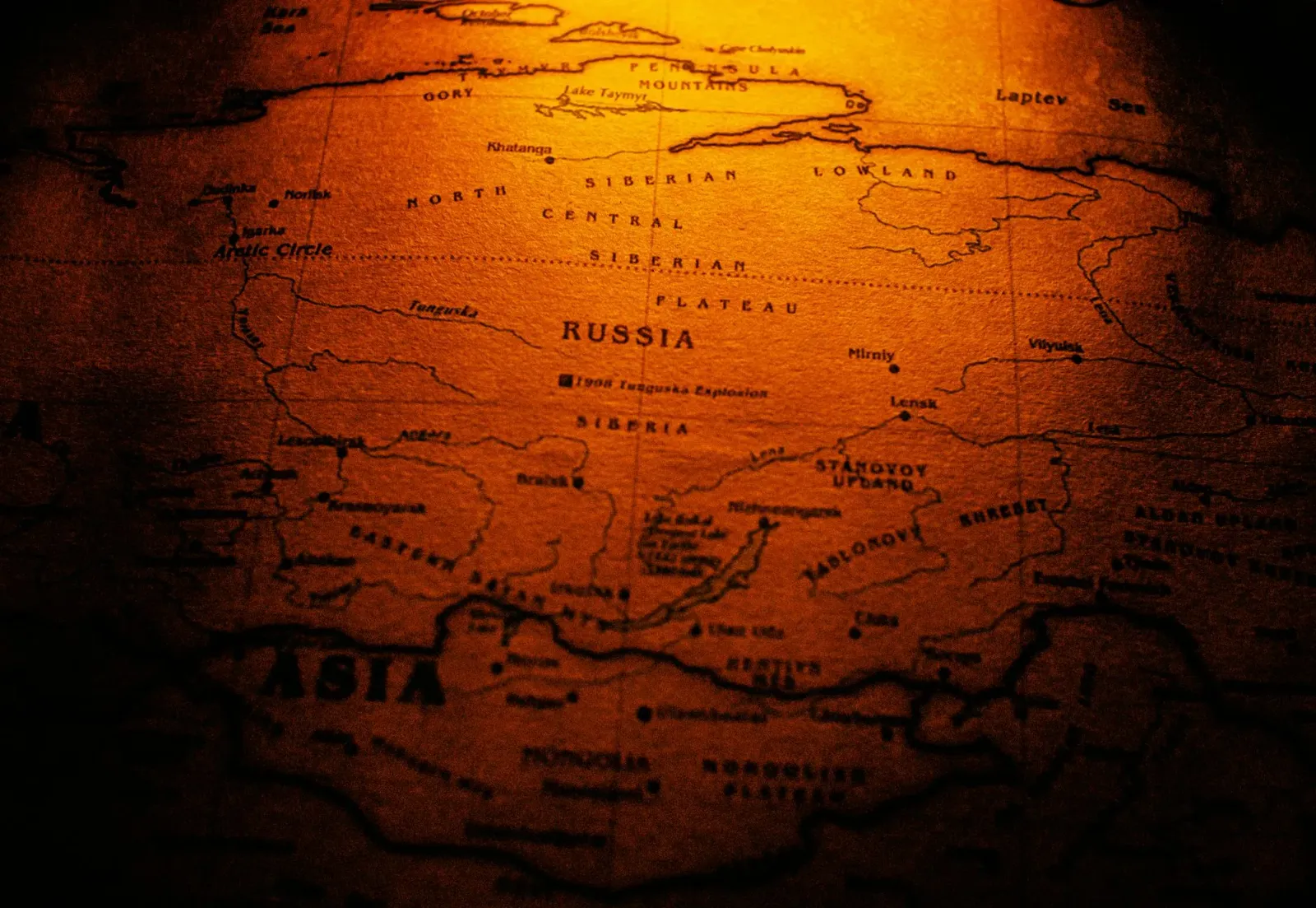 Mundu hanesan mapa digital ne'ebé mostra relasaun entre nasaun sira iha momentu ne'e no tensaun polítika
