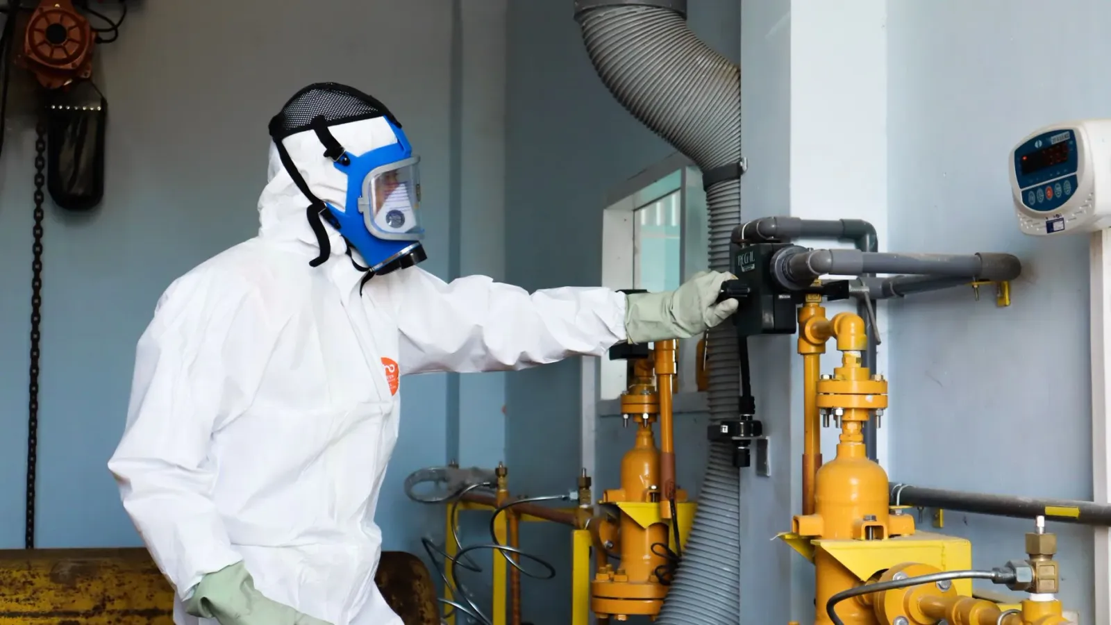 Gas naturál sai hela iha uma iha New England no nia impaktu ba saúde respiratória; imajen hatudu kanu gas no avizu perigu.