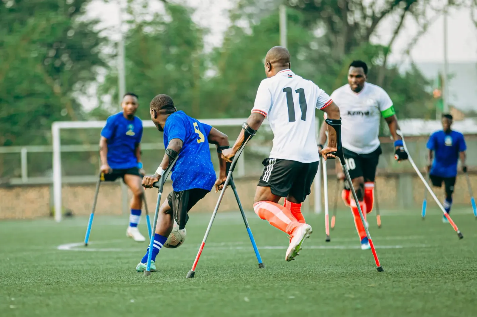 Jogadores husi USMNT treinu ho laran boot iha kampu futebol, hatudu dedikasaun no hakarak atu manan iha mundu futebol 2026