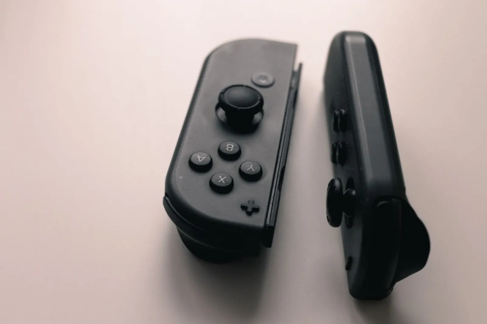 Imajen kontrolador jogu video ne'ebé mak importante ba Nintendo Direct iha Timor-Leste