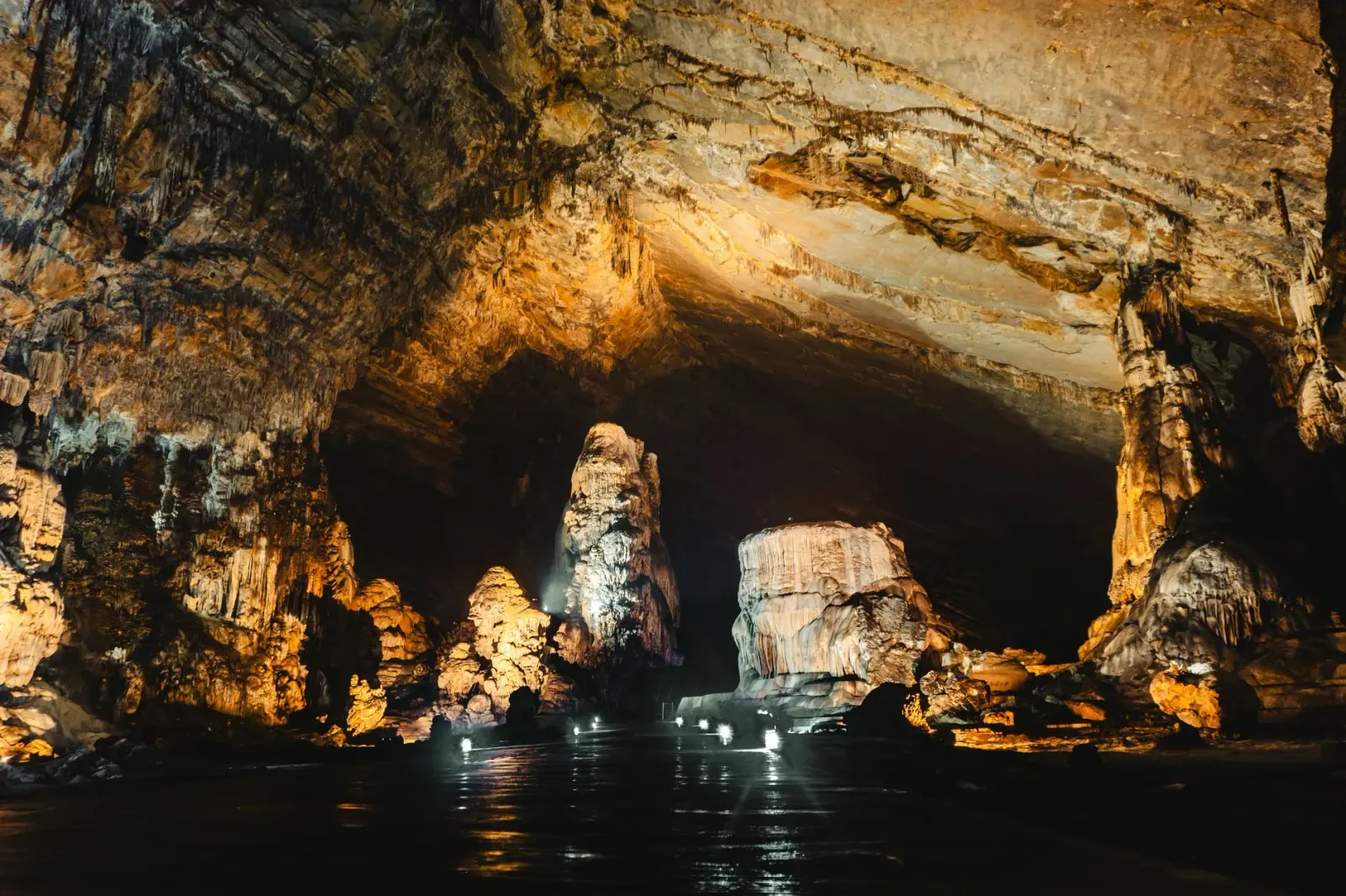 Deskobrimentu Peking Man nia skullcap iha Zhoukoudian cave hatudu evidensia evolusaun umanu, ho arkeólogu sira servisu iha ra