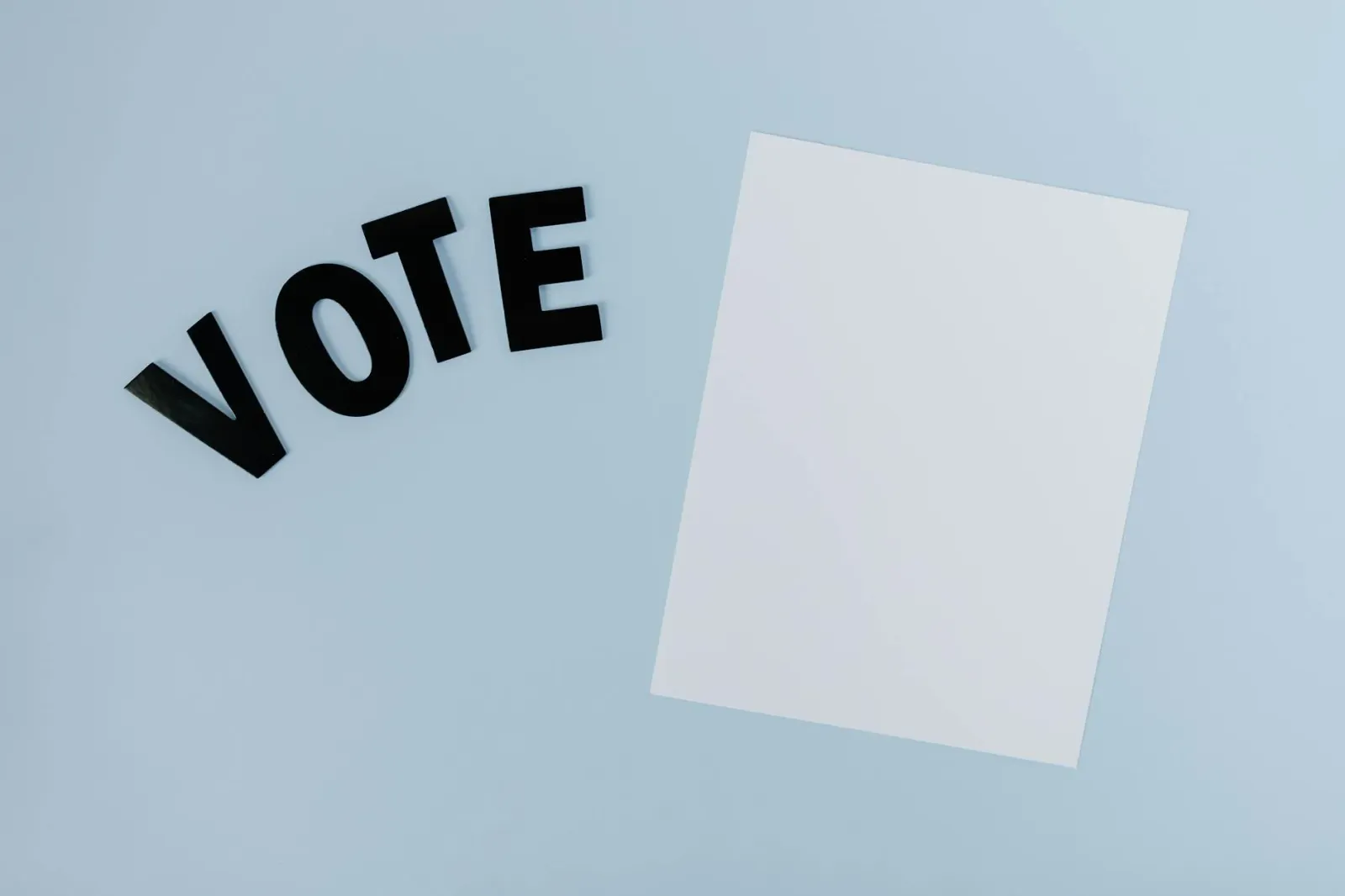 Ilustrasaun kona-ba atrasu iha votasaun lei enerjia rai-moris iha Kongresu ho relójiu no dokumentu