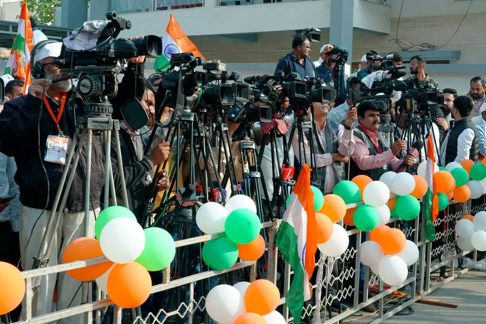 Shashi Tharoor, lider Kongresu India, koalia iha konferensia imprensa kona-ba resposta EUA ba peskadór Indianu mate iha Oman