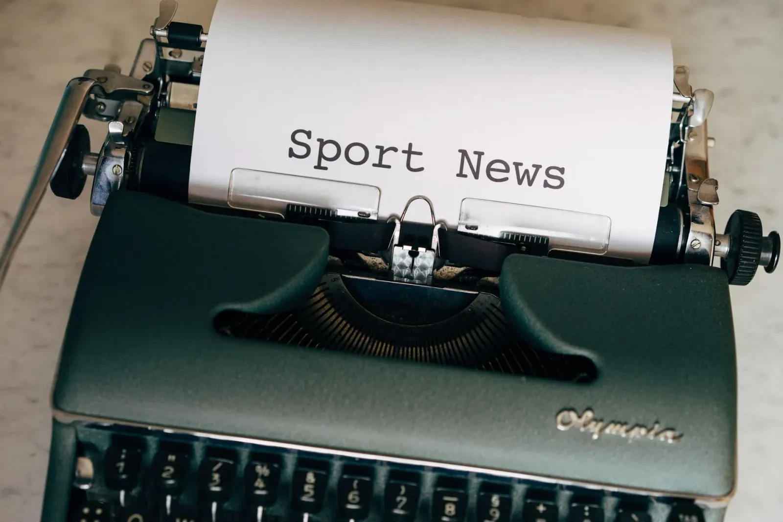 Imajen boot hanesan notísia desportu no mídia iha mundu, hanesan bola futebol no person foun sira