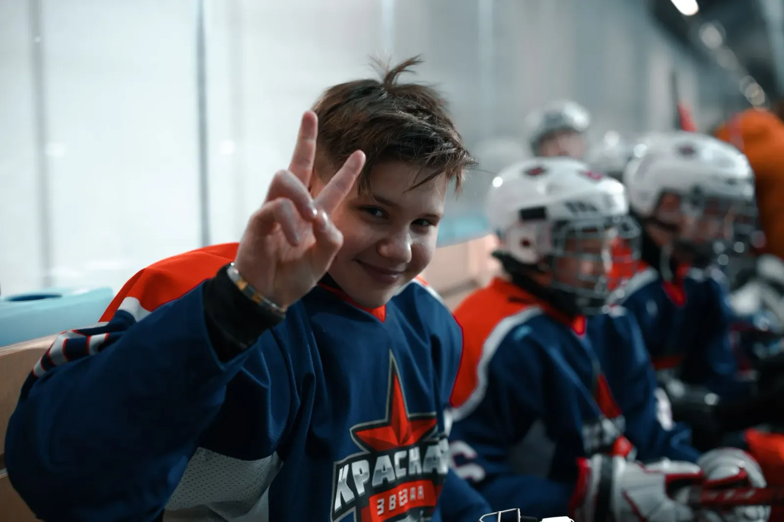 Max Lappan, defensor ho altura 6-foot-1, hetan tiha draft iha OHL Draft 2026, ho uniforme HoneyBaked no sorrisu boot iha seri
