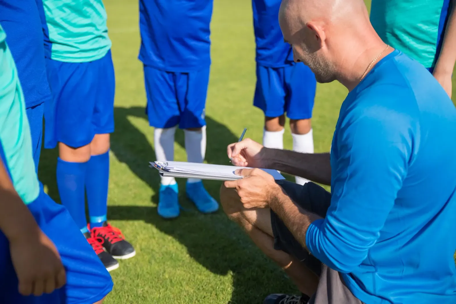 Imajen ida ne'ebé hatudu treinador futebol, doutor, no lembrança ba ator, ho símbolu futuru no tendénsia boot.