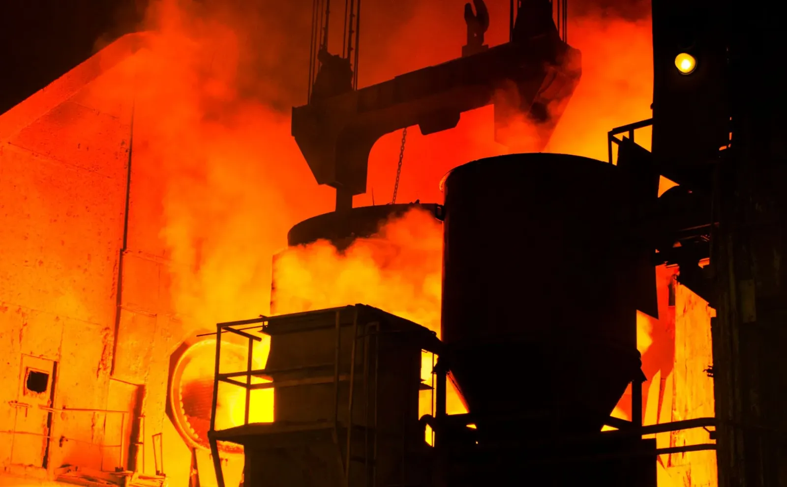 Imajen hatudu katalizador nikél oxide iha laboratóriu, ho sientista sira halo peskiza kona-ba produsaun metal ho hidrojeniu, 
