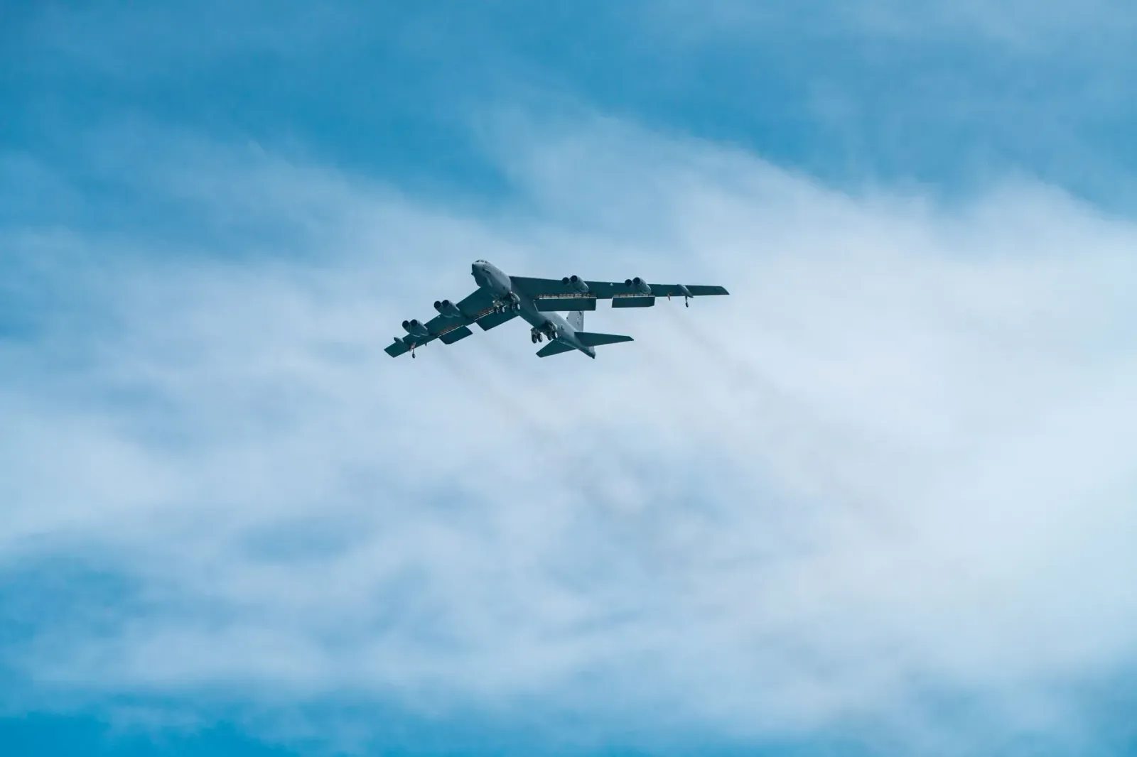 Imajen husi aviaun B-52 ne'ebé kai iha Edwards Air Force Base. Hau hatudu ba ita kona-ba akidente ne'e.