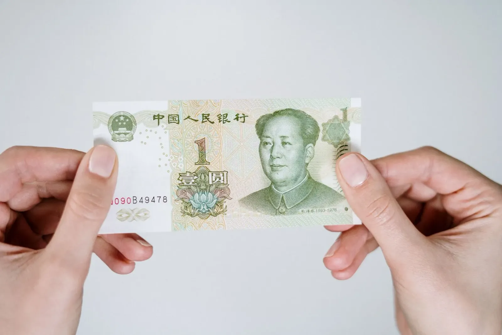 Imajen ida ne'e hatudu oinsá Xina nia Yuan digitál uza ba pagamentu estrangeiru, ho ligasaun ba teknolojia no ekonomia global