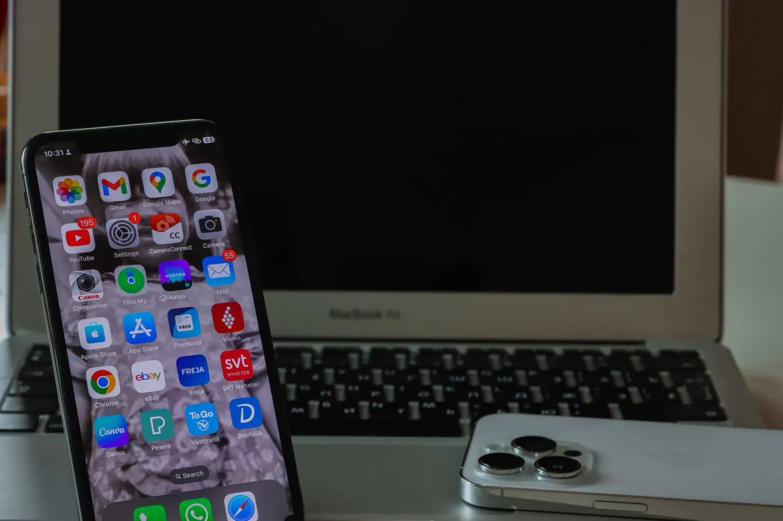 Imagem ne'ebé hatudu oinsá Apple muda tiha sira nia feature 'Hide My Email' ba 'private.icloud.com', ne'ebé halo app sira rek