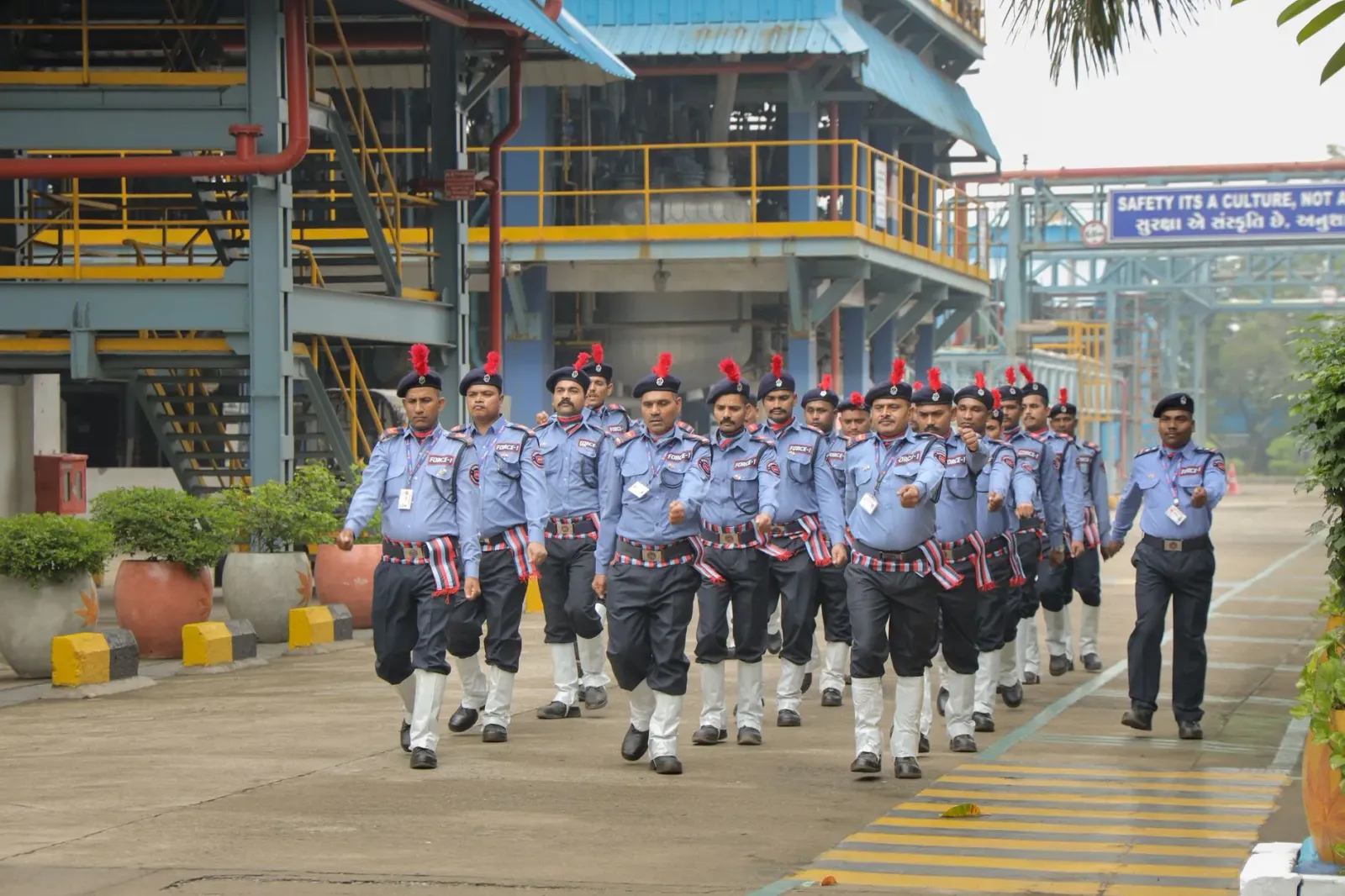 Sirkulu tráfegu públiku Bharatiya Tatrakshak Swarn Jayanti Circle iha Gandhinagar, Gujarat, ne'ebé dedika ba Guarda Kostera I