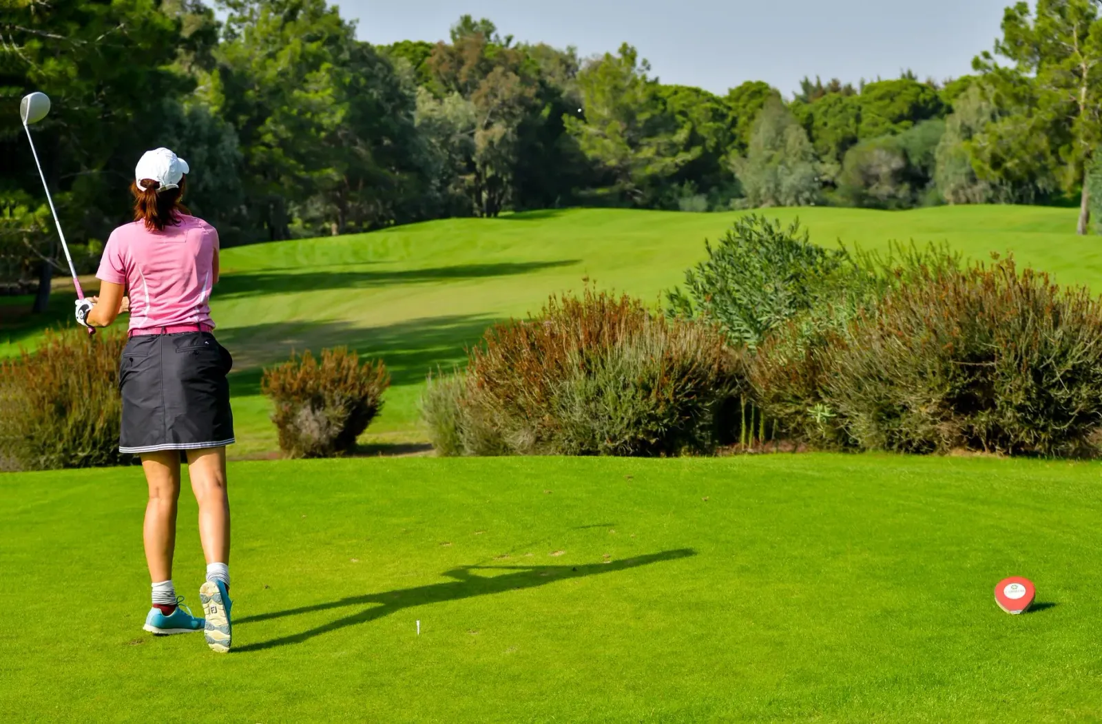 Amador Zara no Lavanya lidera torneiu Women's Pro Golf Tour iha Bengaluru, Indía, ho plaka lideransa iha tabela