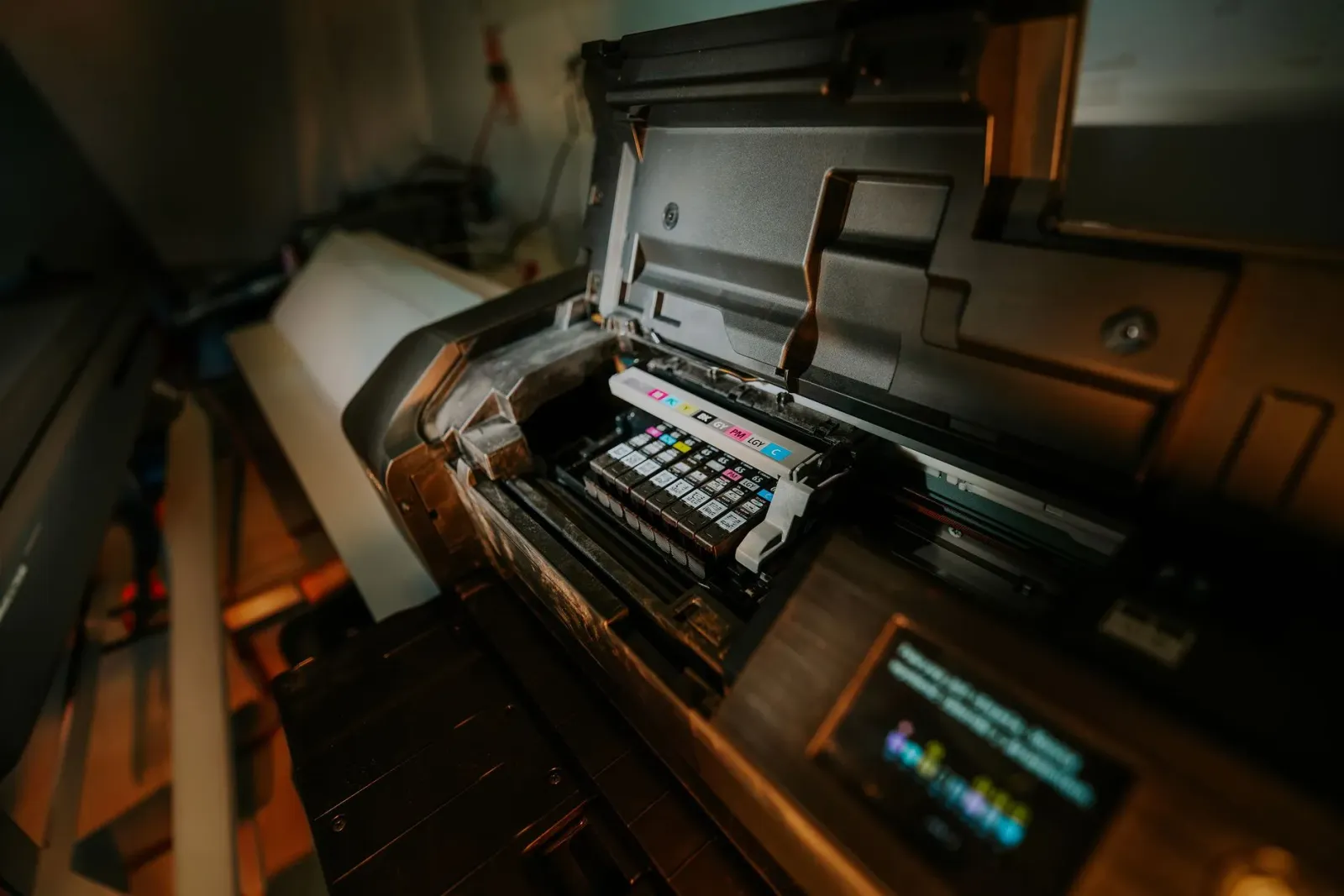 Mákina automatizada ne'ebé aplika lane oil iha superfísie lane bowling, hanesan printer inkjet boot, ho padraun mina ne'ebé p