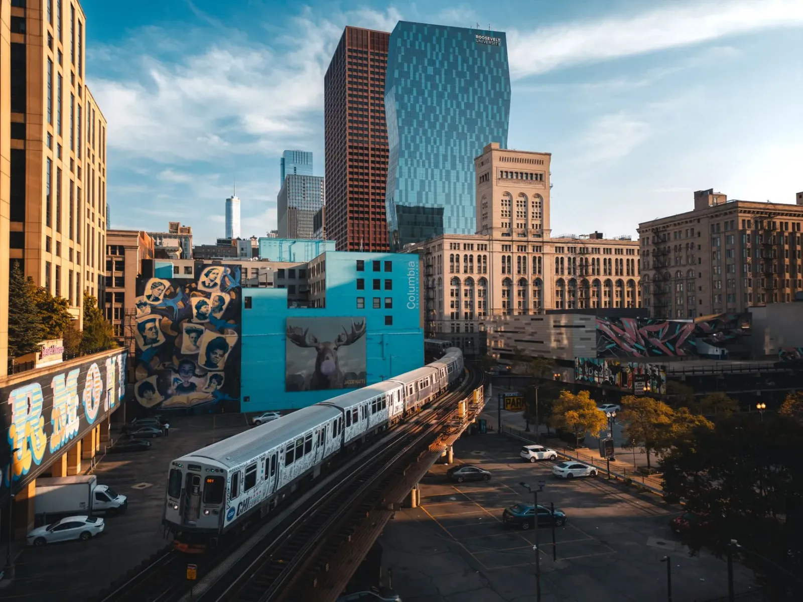 Imajen situasaun tiro massivu iha Chicago nia South Side, ho polísia no ambulansia iha fatin, hatudu oinsá ema sira reage ba 