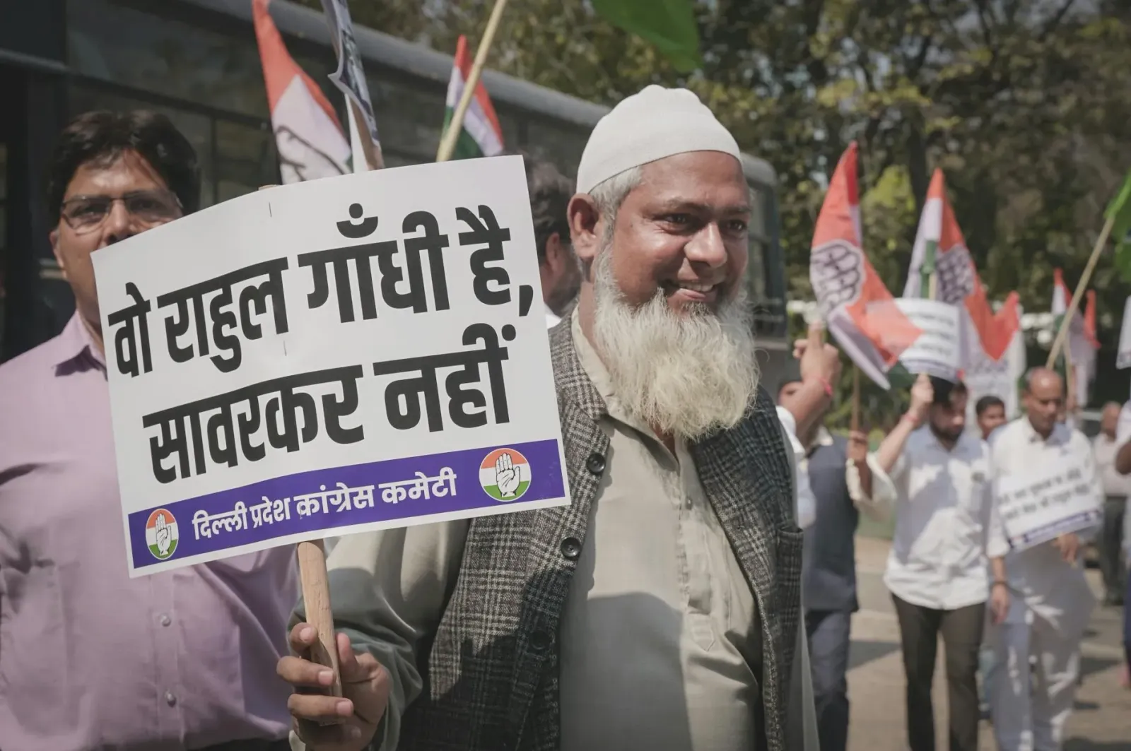 Imajen kona-ba politika no ekonomia India iha 2025, hatudu enkontru diplomátiku, protestu, no IPO boot.