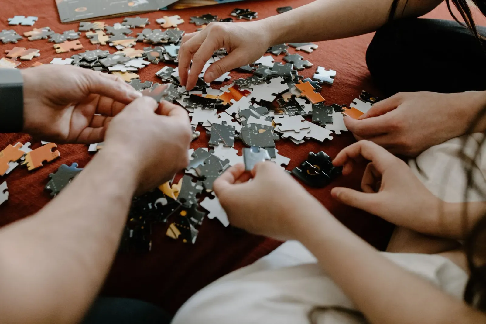 Imajen kona-ba puzzle NYT Connections Sports Edition nian, hatudu jogu ida ne'e ho kategoria desportu sira-ne'ebé diferente, 