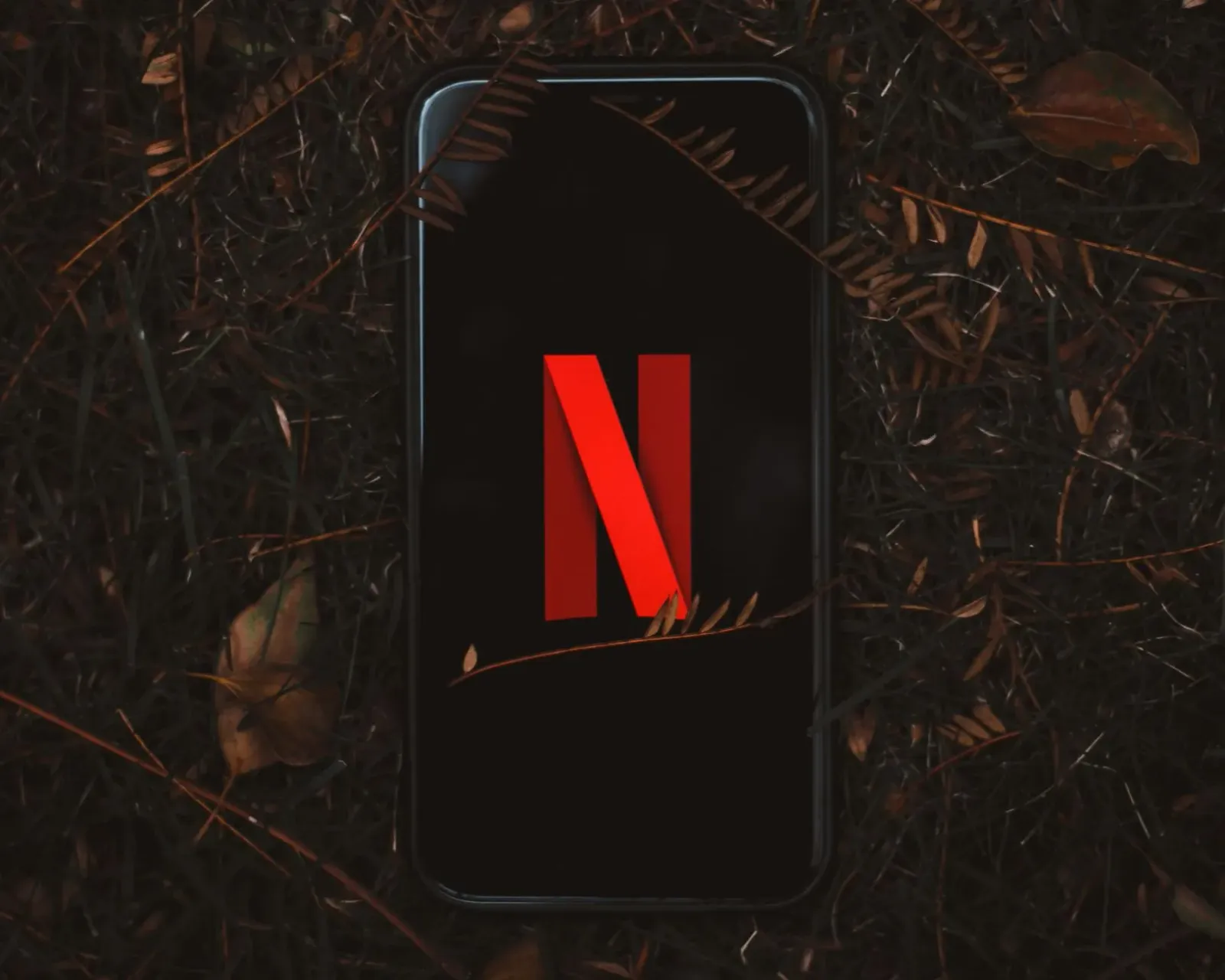 Hau hare imajen husi Nothing nian telefone foun 'b' series ne'ebé sei lansa iha India, ho diseniu modernu no teknolojia avans