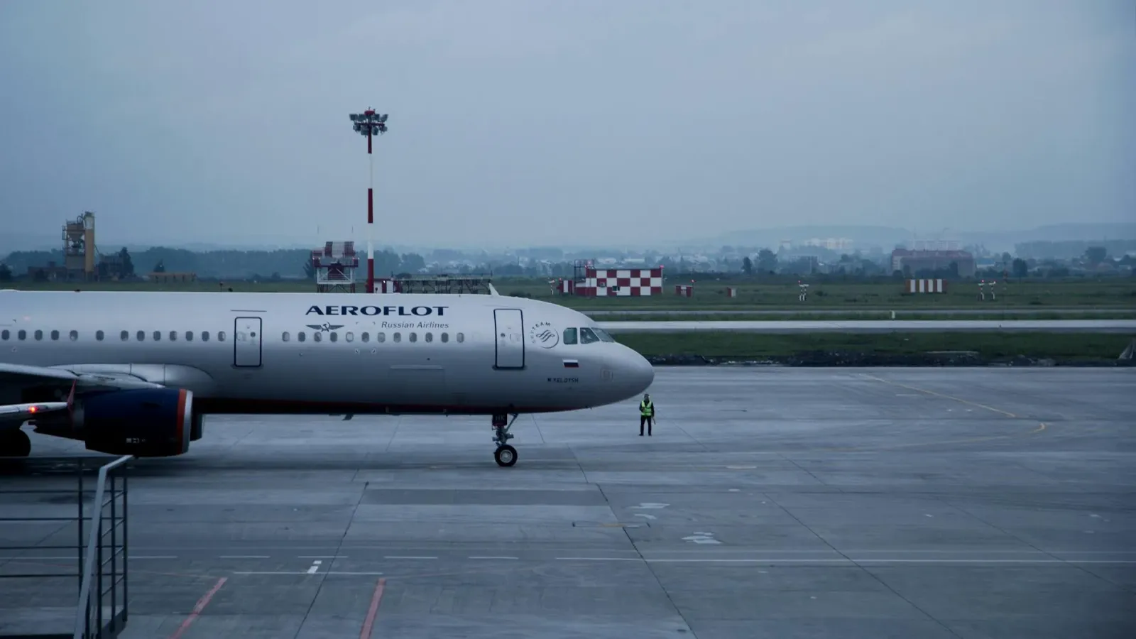 Vista aérea husi aeroportu Srinagar ho runway nafatin manutensaun, turízmu iha tempu Outubru, sinal alarme ba ekonomia lokal.