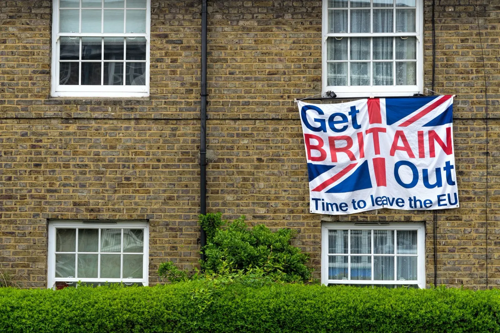 Mapa ne'ebé hatudu UK no EU depois Brexit, ho seta ne'ebé hatudu separasaun