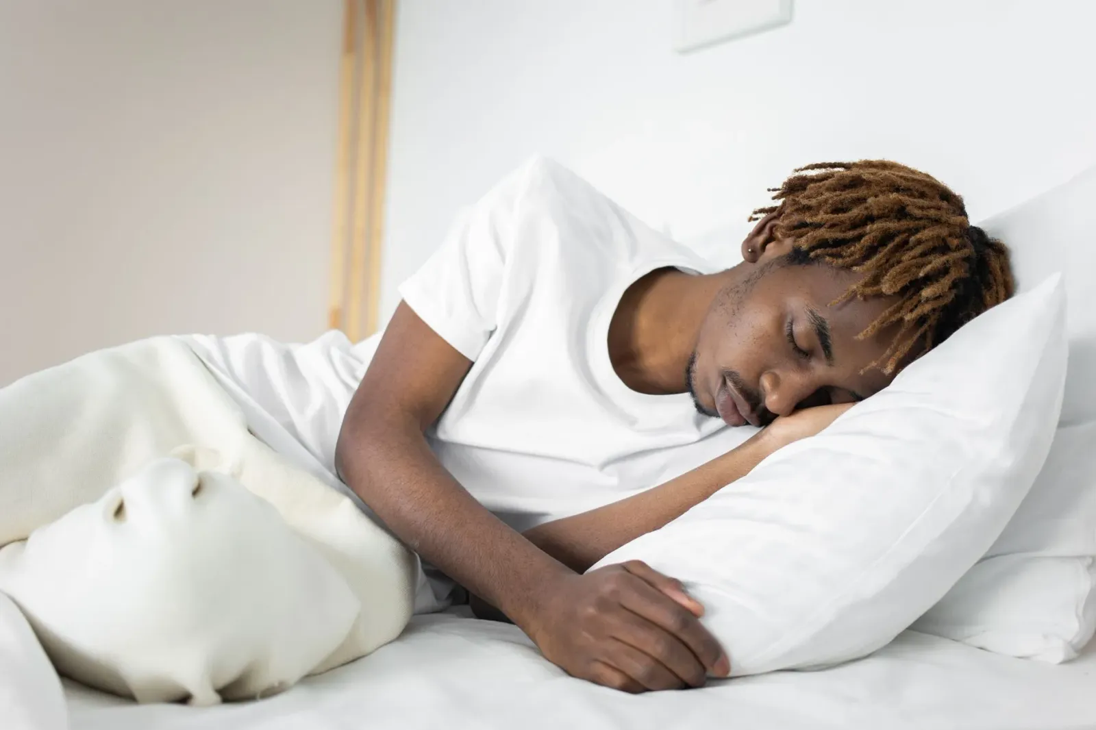 Infográfiku kona-ba oinsá kualidade dorme influensia risku deménsia, ho gráfiku no seta hatudu ligasaun entre efisiénsia dorm