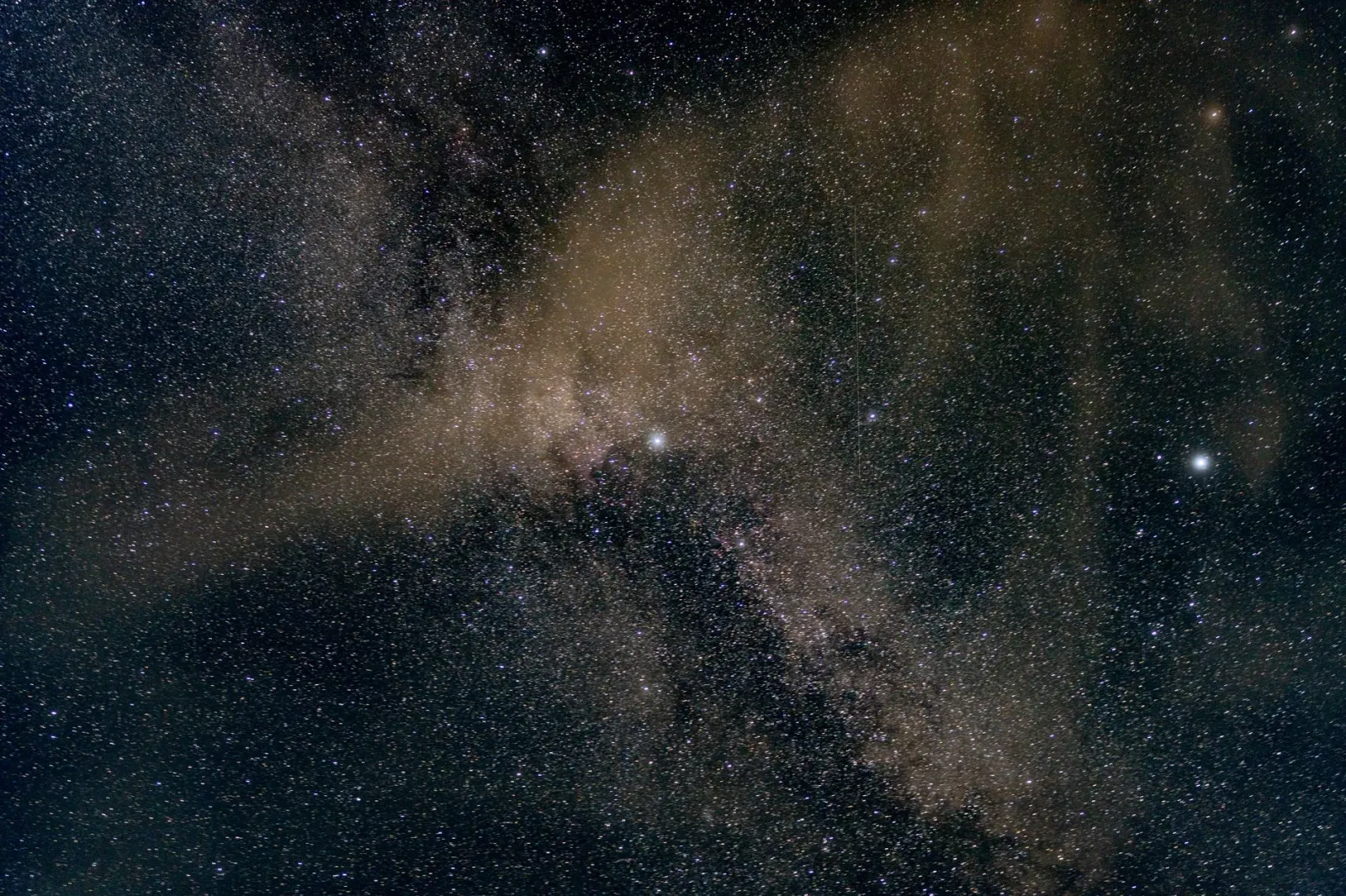 Imajen detalhadu husi Via Láctea nia laran ho fitun barak no exoplaneta, kaptura husi satélite Euclid ESA, hatudu beleza no k