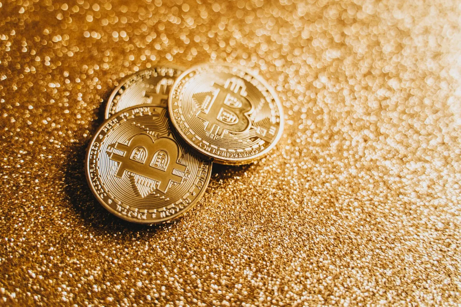 Imajen konseitu entretenimentu finansa no eventu moris ho teknolojia blockchain, ho luz neon no simbolu dijital.