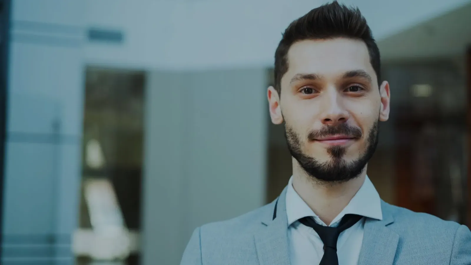 Labarik empreendedor ho idade 11 anos servisu iha komputadór, hatudu inovasaun no elementu umanu iha negósiu