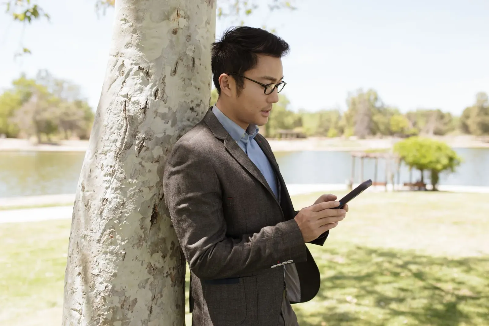 Andrew Yang ho nia empresa Noble Mobile ne'ebé hola tiha Helium Mobile, hatudu oinsá nia lansa negósiu móvel ho teknolojia bl