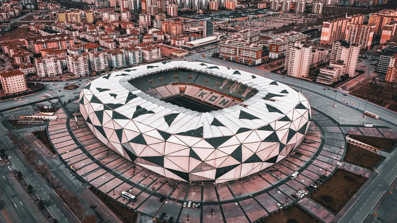 Jogador Futebol Halo Planeia Futuru iha Estádio, Hanesan Real Madrid No Bayern Munich Sira