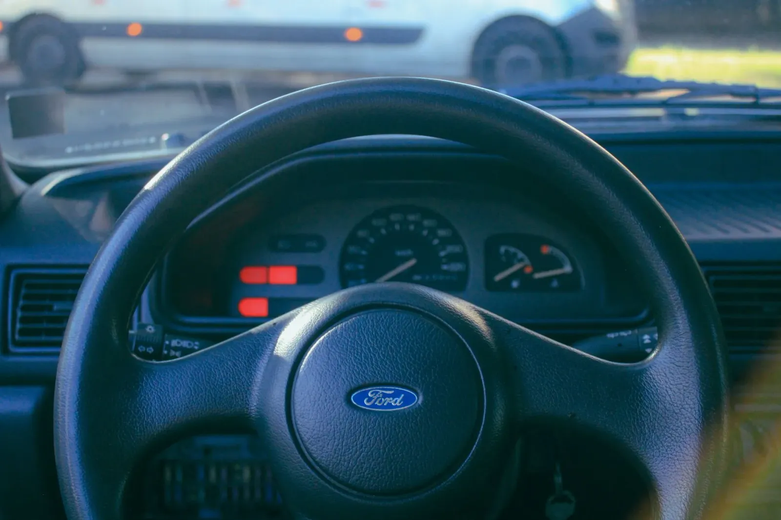 Ford nia veteranu enjenheru sira serbí hamutuk ho AI iha fábrika automóvel, hodi hatudu katak esperiénsia umanu importante li
