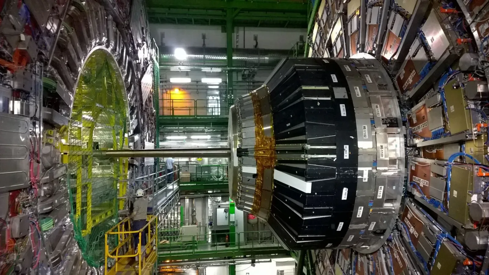 Detetór neutrino IceCube iha Antártida ho luz ne'ebé hatudu galáxia subar 11 biliaun luz-tinan