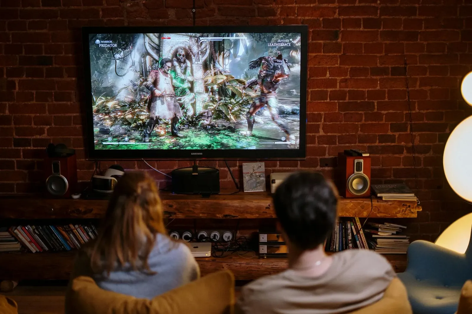 Imajen ilistrasaun kona-ba jogu Balatro ho kartaun no logo GameSpot no Fandom iha kotuk, hatudu aquisição entre empresa boot 