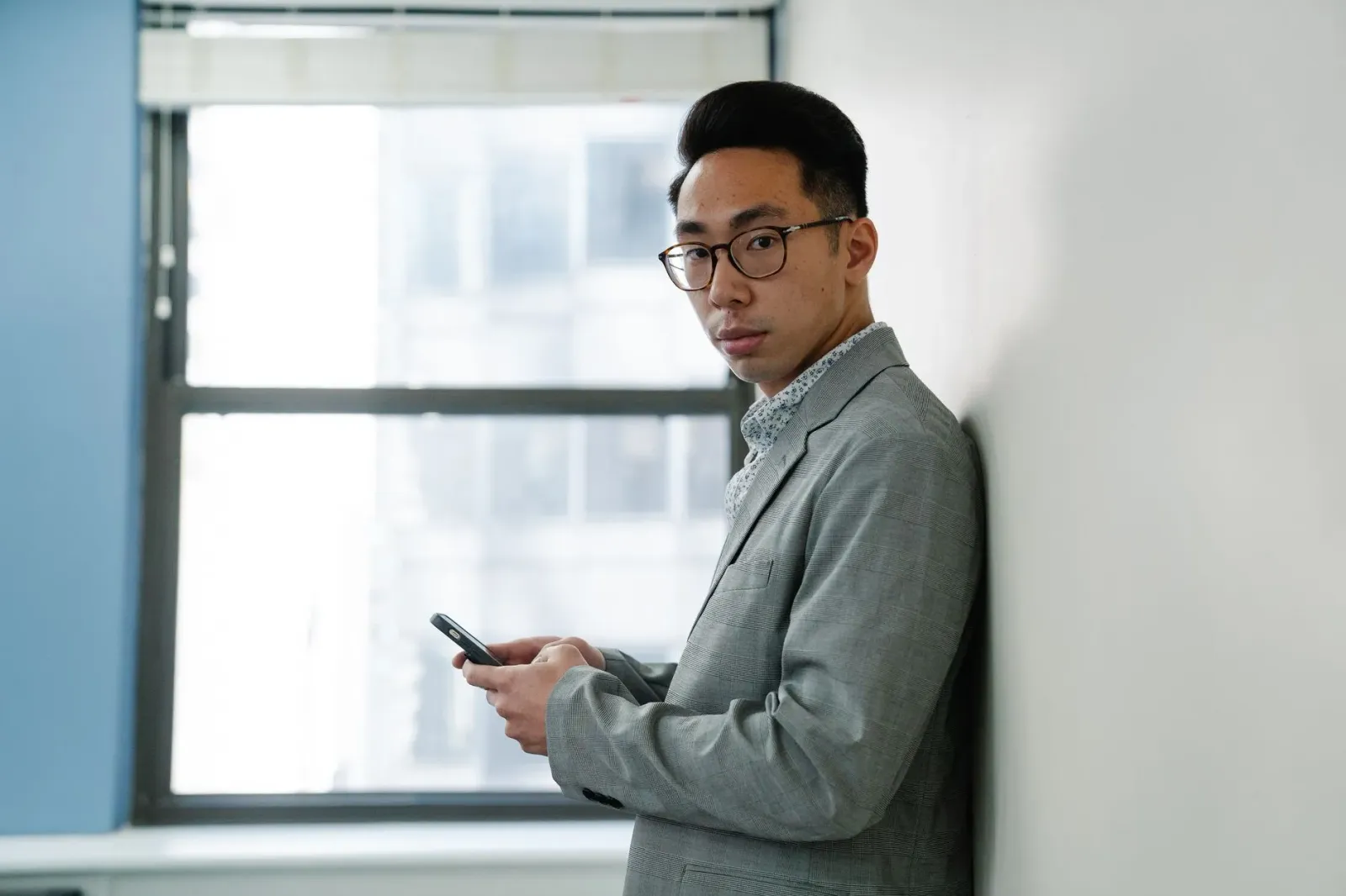Andrew Yang nia Noble Mobile konkola Helium Mobile, hatudu telefone ho rede desentralizadu, simboliza mudansa iha indústria m